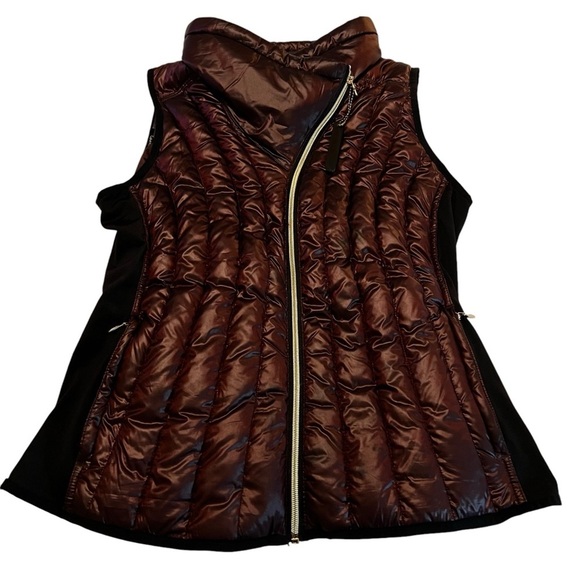 Calvin Klein Performance Mock Neck Down Lightweight Vest in Burgundy funnel neck - Picture 2 of 13
